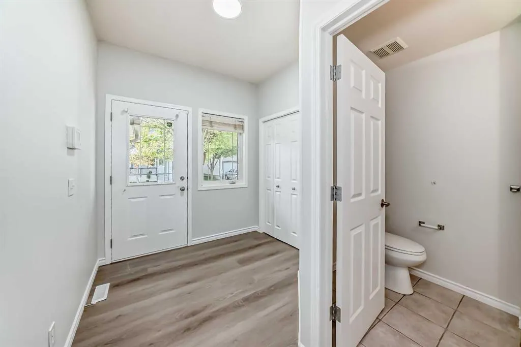 92 simcoe Place SW