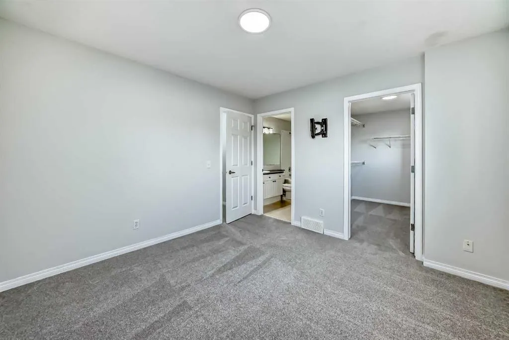 92 simcoe Place SW