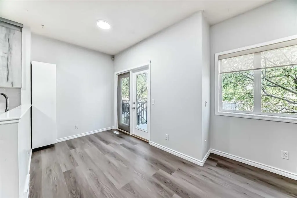 92 simcoe Place SW