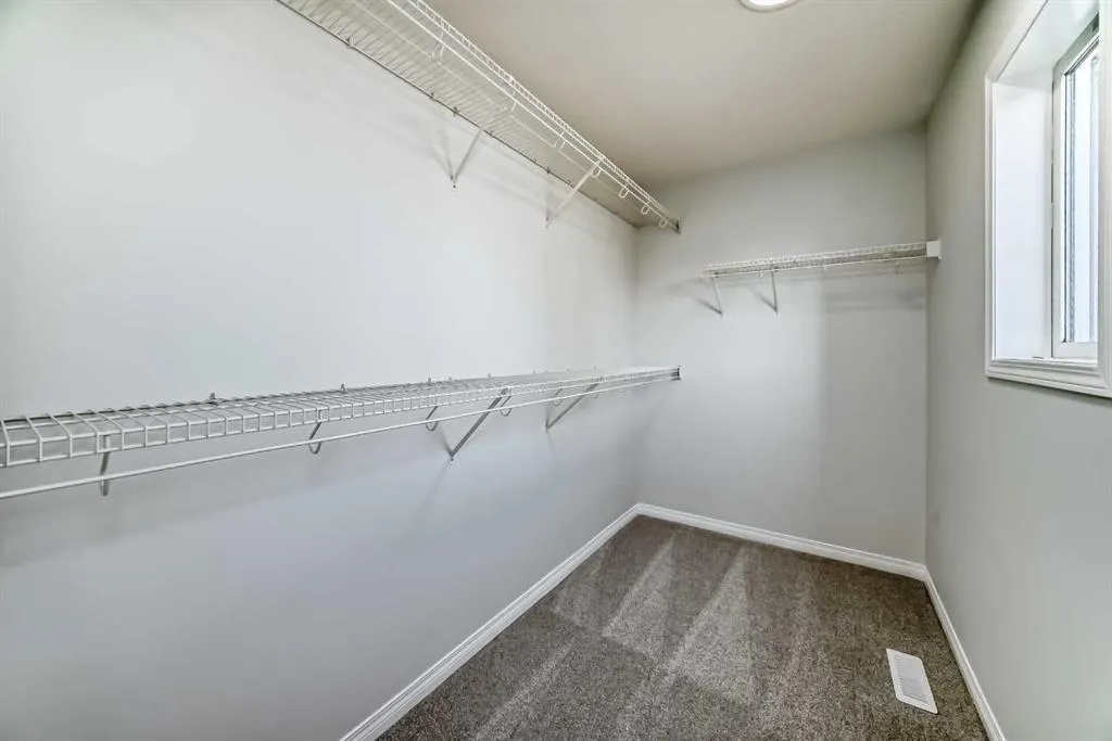92 simcoe Place SW