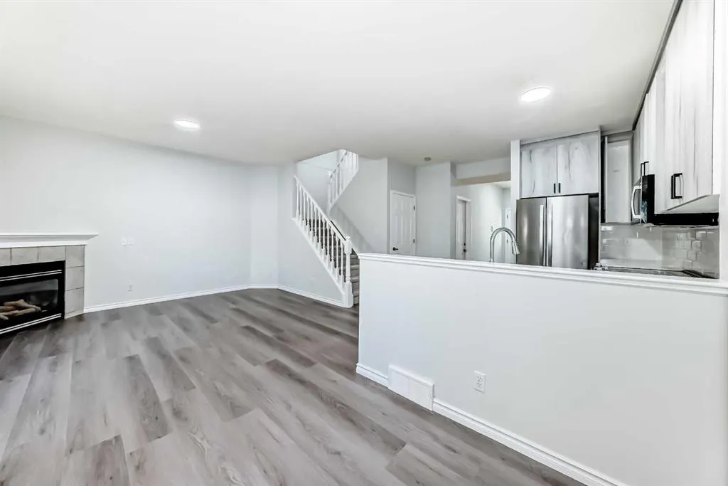 92 simcoe Place SW