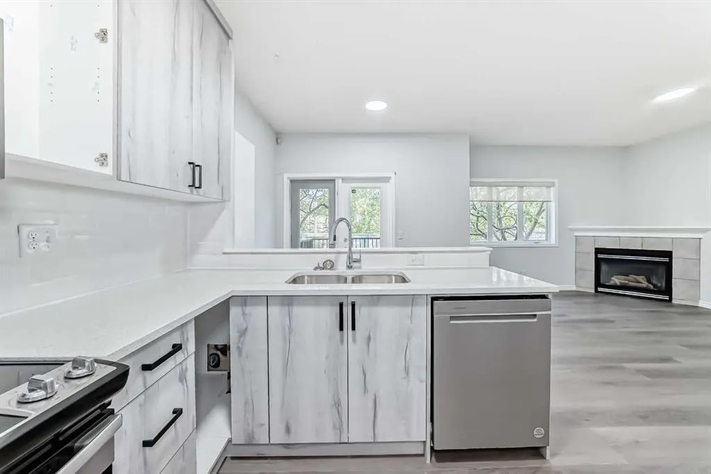 92 simcoe Place SW