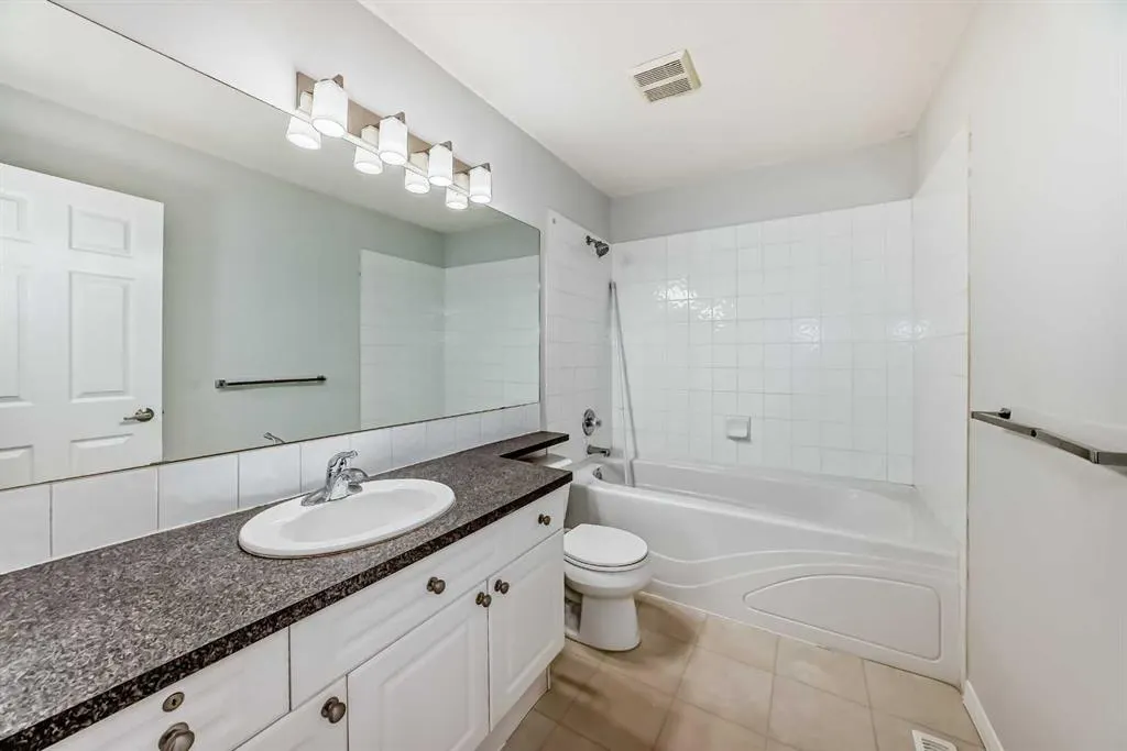92 simcoe Place SW