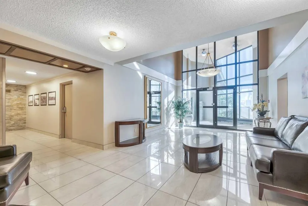 300 Meredith Road NE, #610