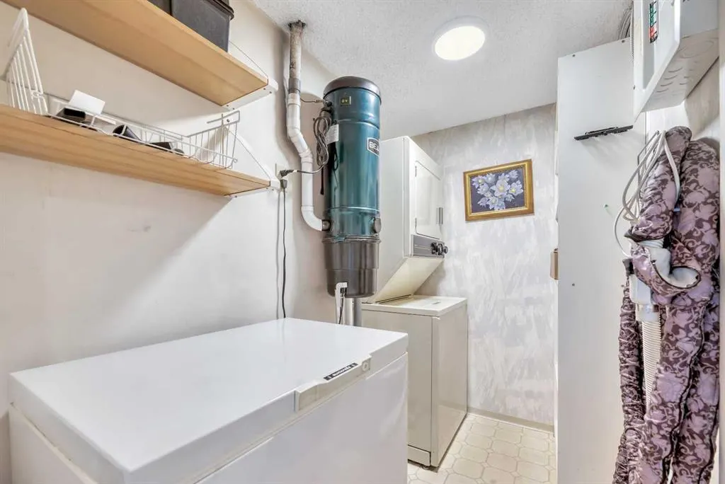 300 Meredith Road NE, #610