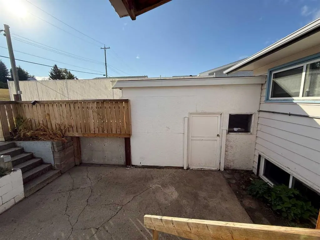 4413 43 Street