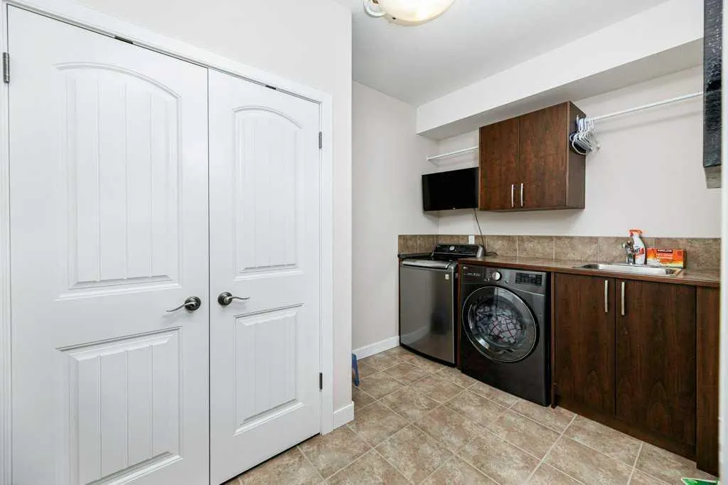 34 Overand Place
