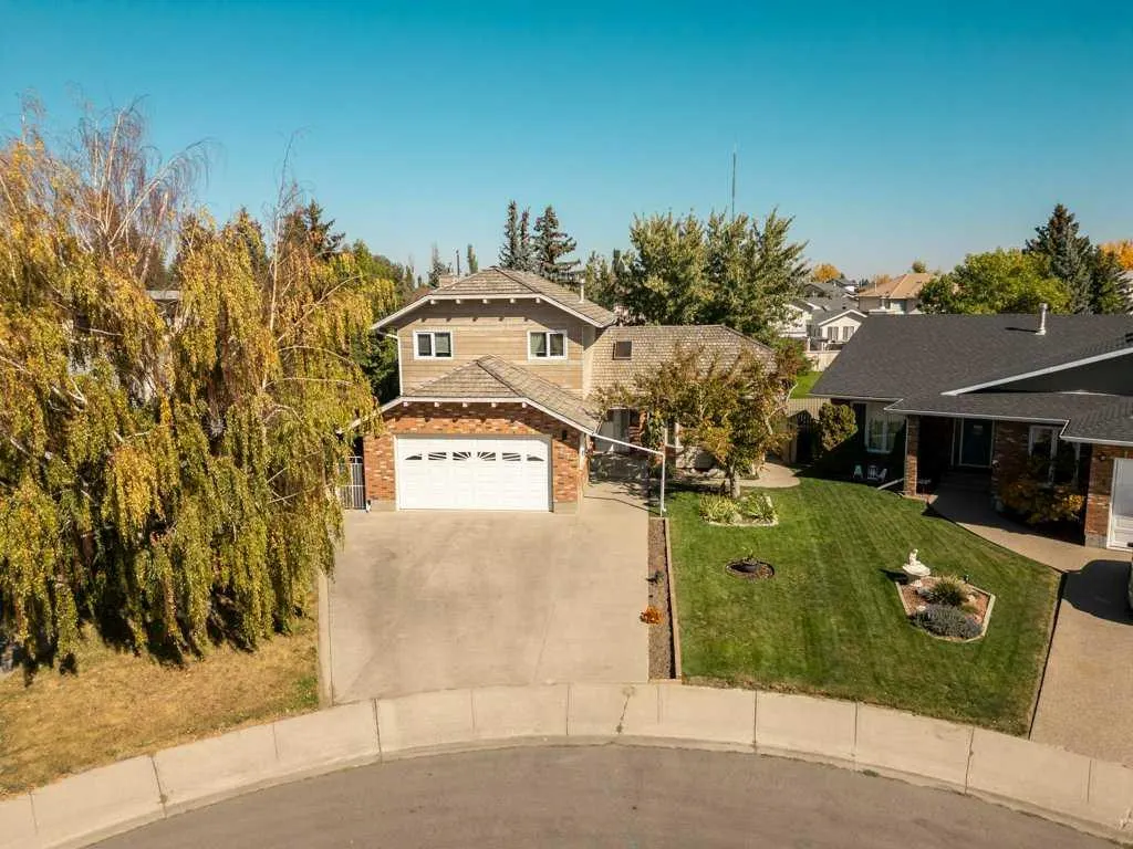 27 Erminerun Place N