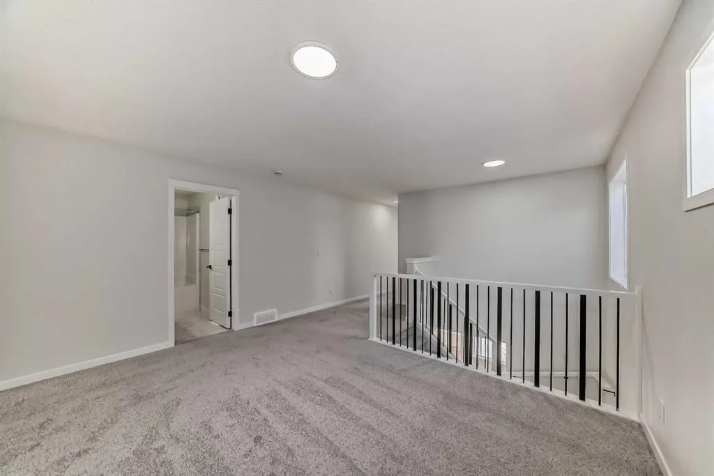 374 Corner Glen Way NE