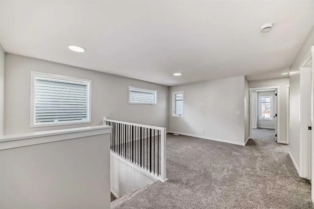 374 Corner Glen Way NE
