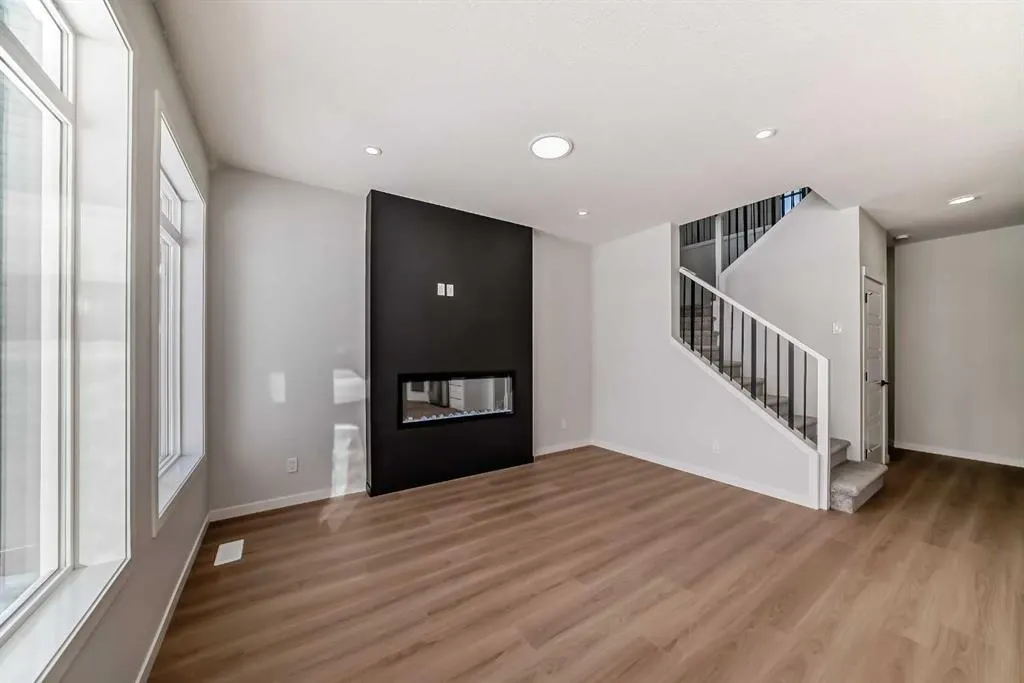 374 Corner Glen Way NE
