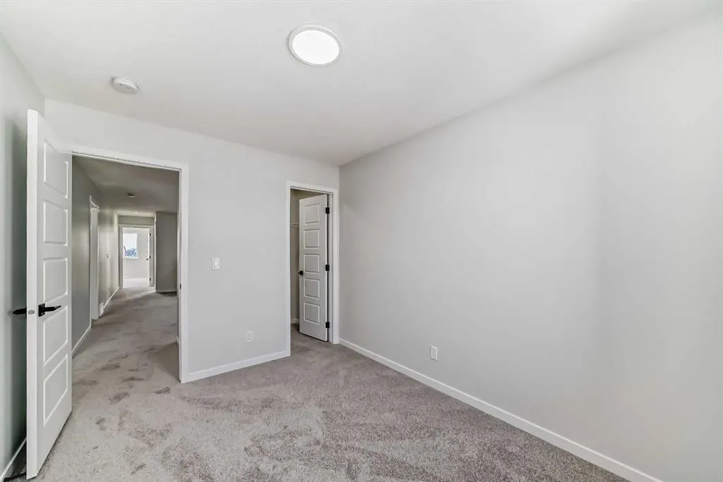 374 Corner Glen Way NE