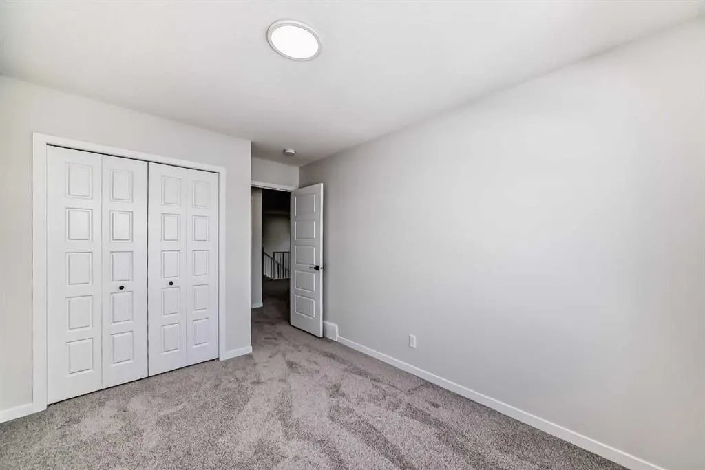 374 Corner Glen Way NE