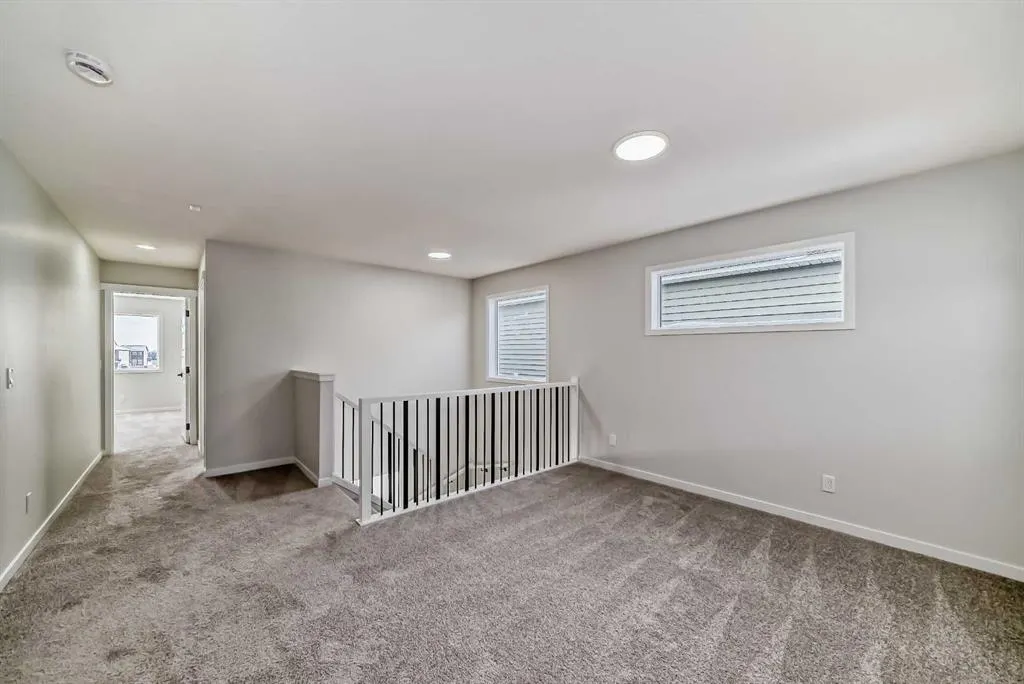 374 Corner Glen Way NE