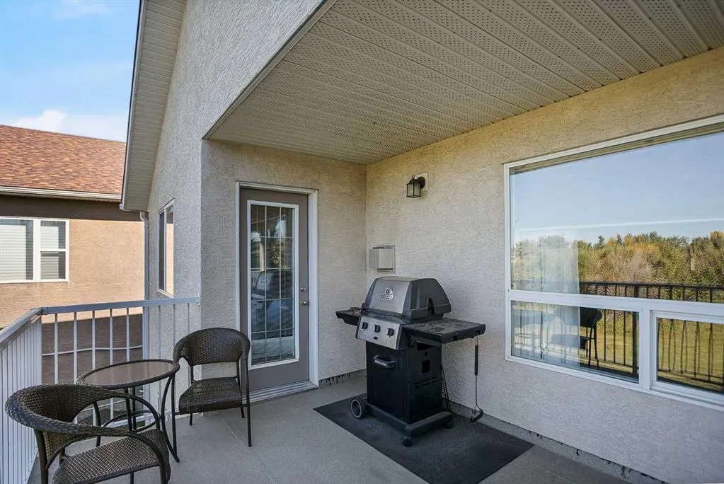 211 Lineham Acres Close NW