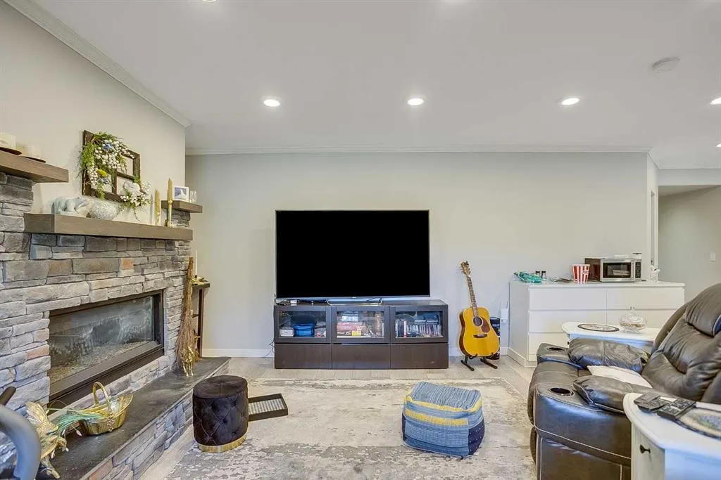 211 Lineham Acres Close NW