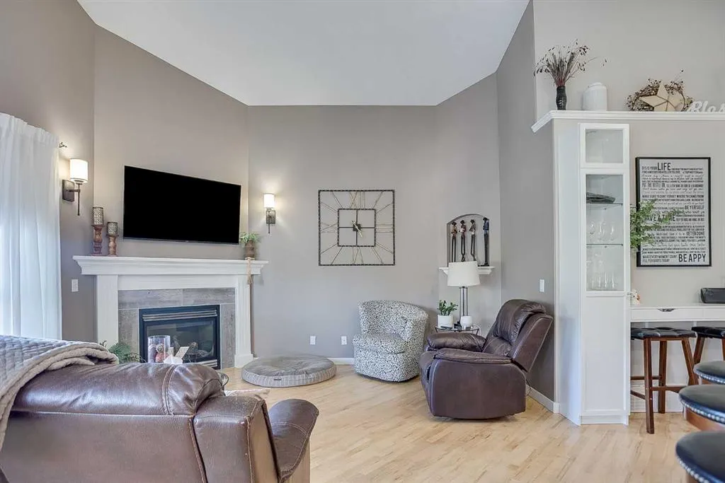 211 Lineham Acres Close NW