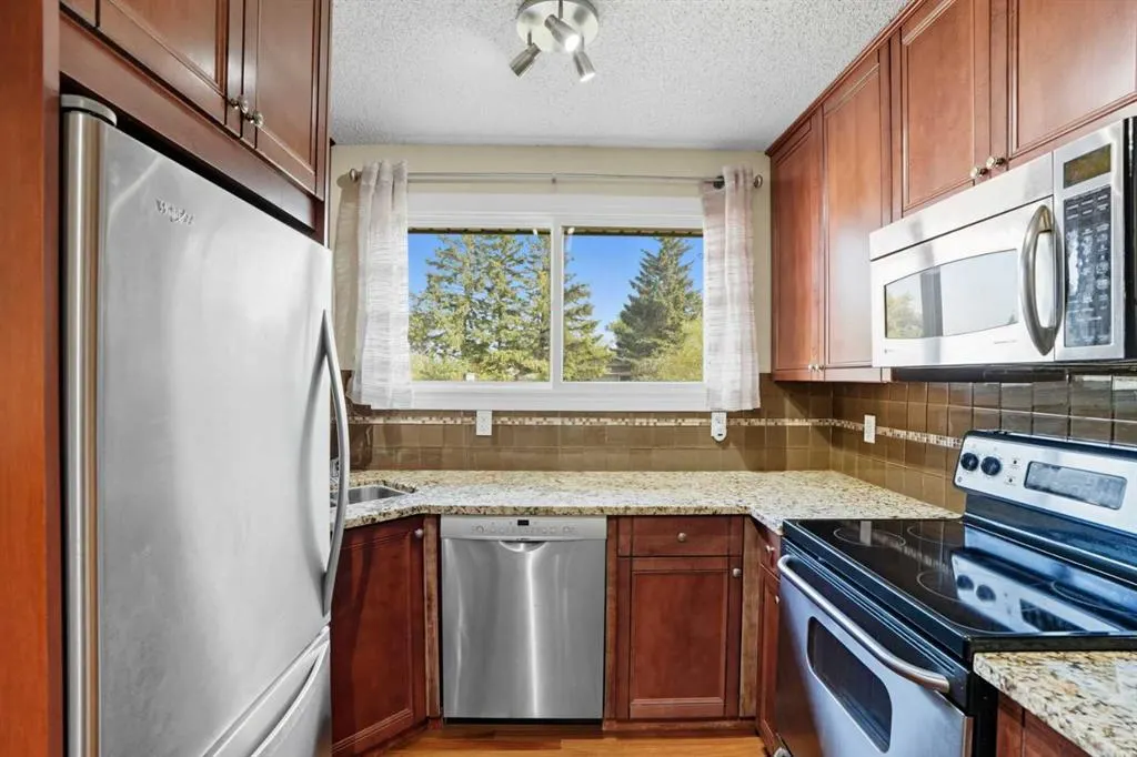 224 Whitestone Crescent NE