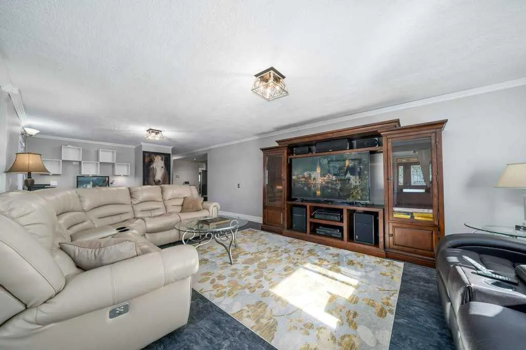 12323 Range Road 74