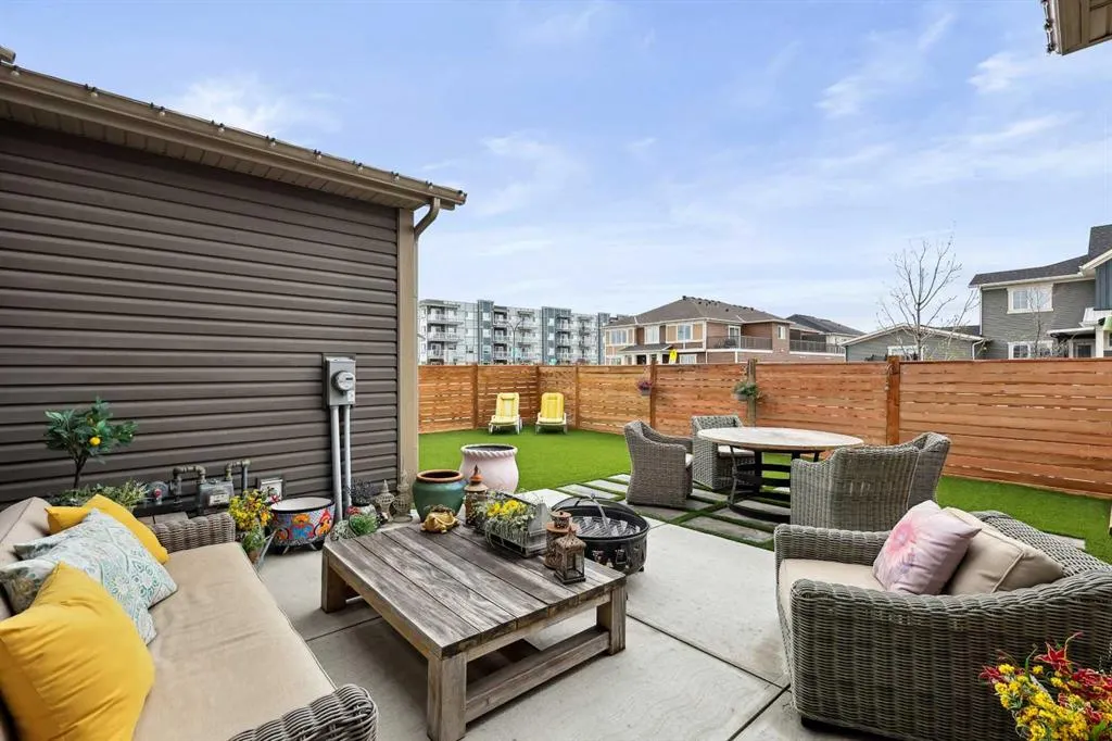 261 Carrington Circle NW