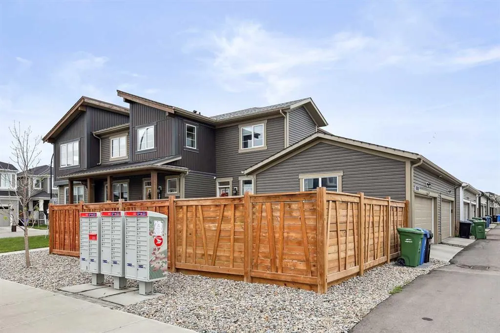 261 Carrington Circle NW