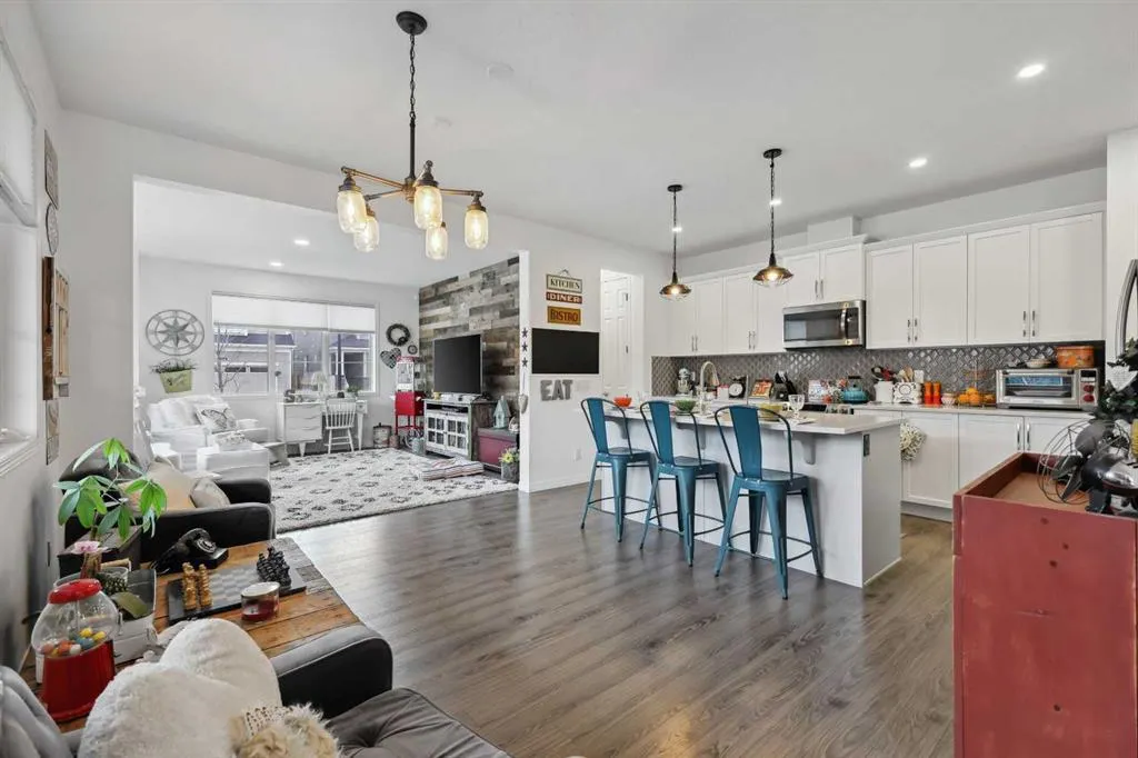 261 Carrington Circle NW