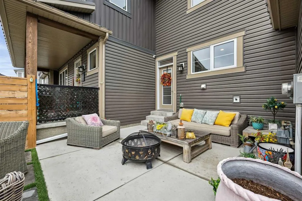261 Carrington Circle NW