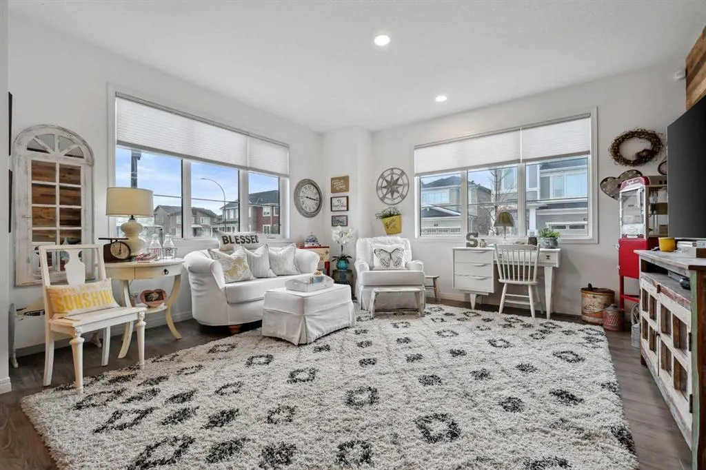 261 Carrington Circle NW