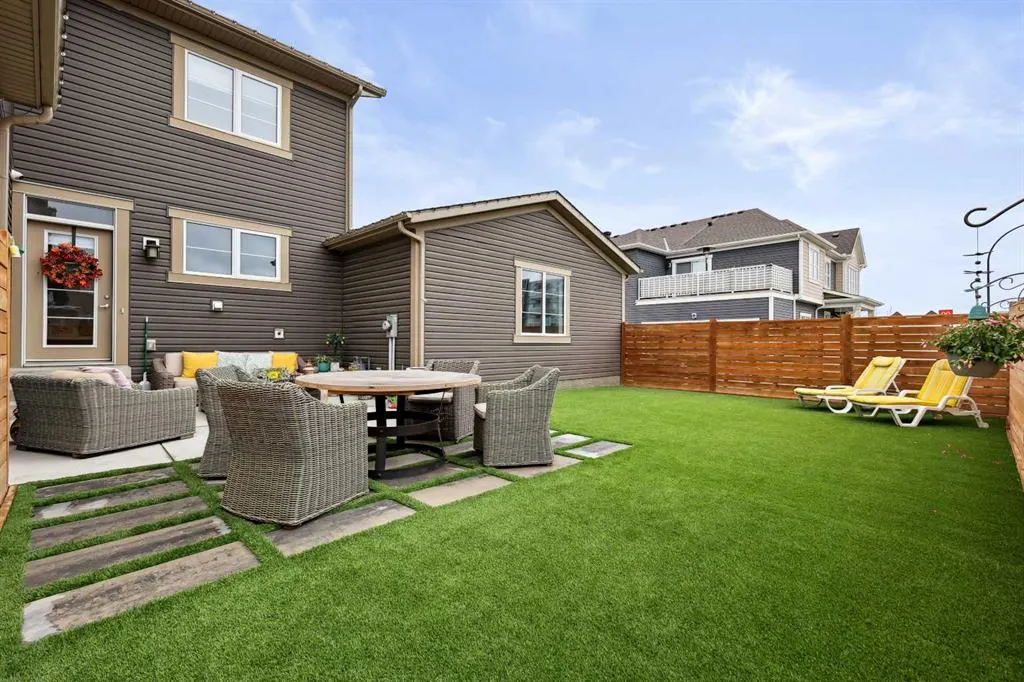 261 Carrington Circle NW
