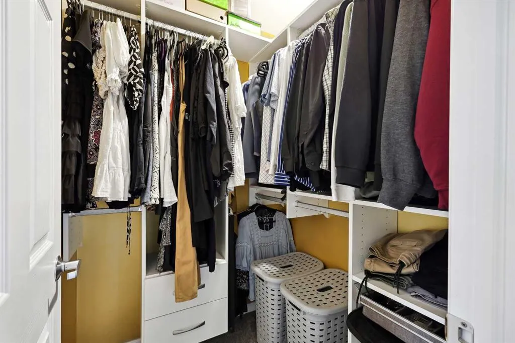 261 Carrington Circle NW