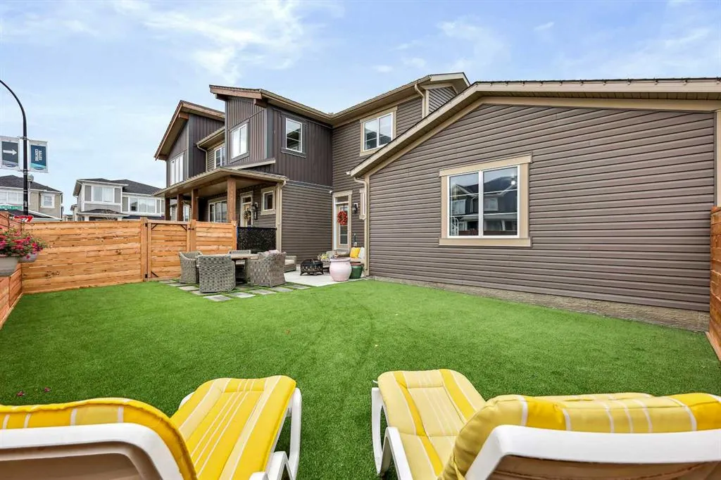 261 Carrington Circle NW