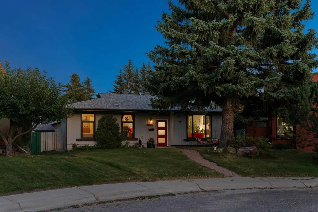 224 CEDARBRAE Crescent SW