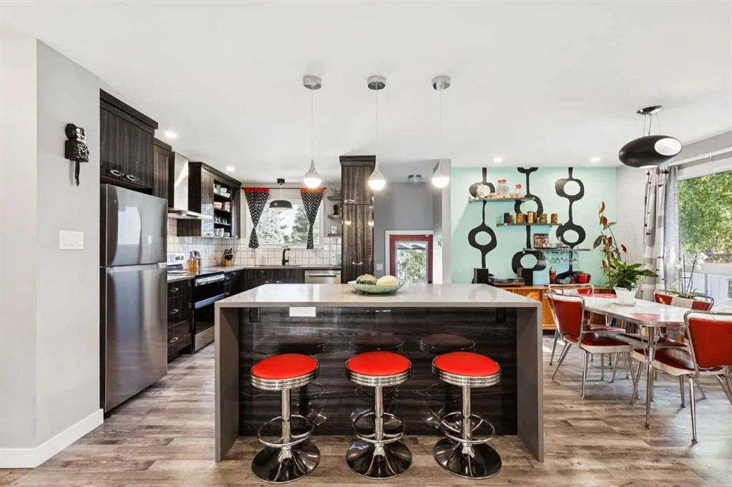 224 CEDARBRAE Crescent SW
