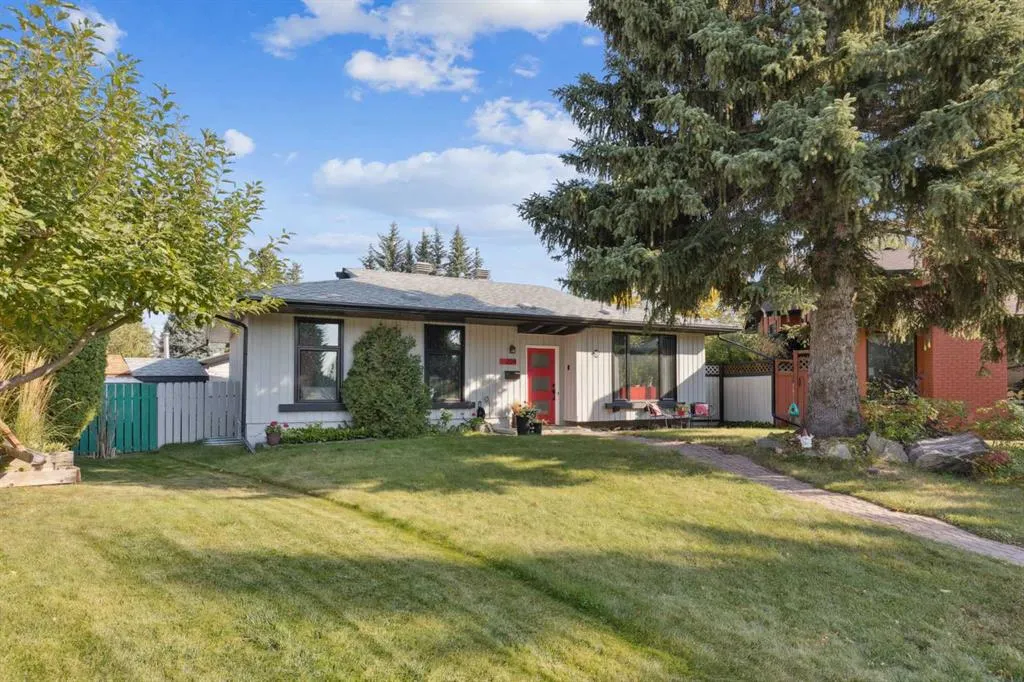 224 CEDARBRAE Crescent SW