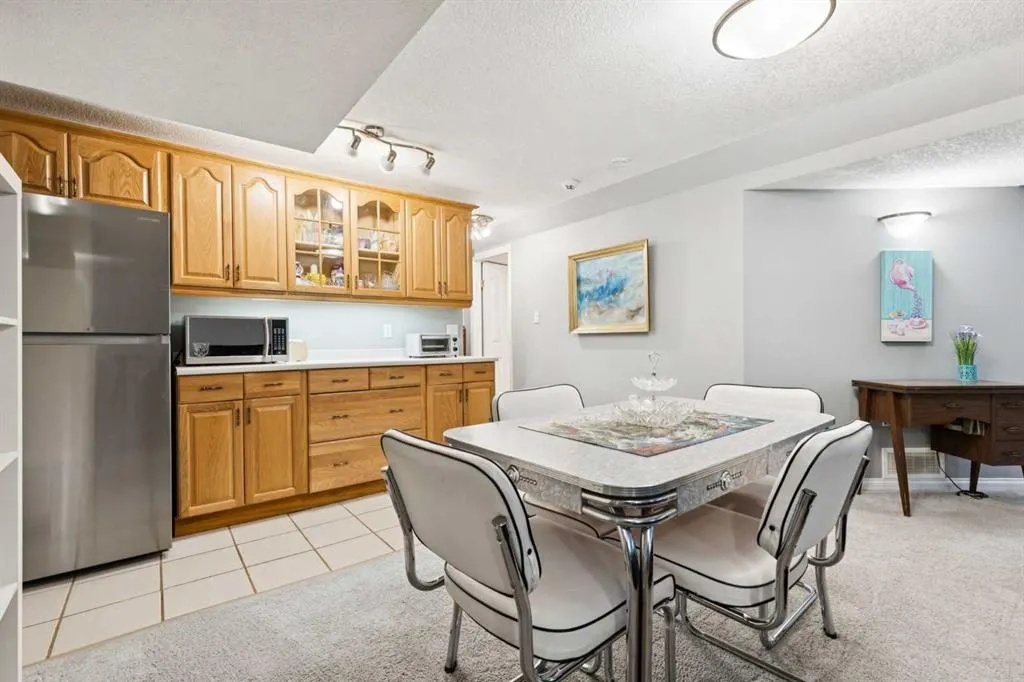 224 CEDARBRAE Crescent SW