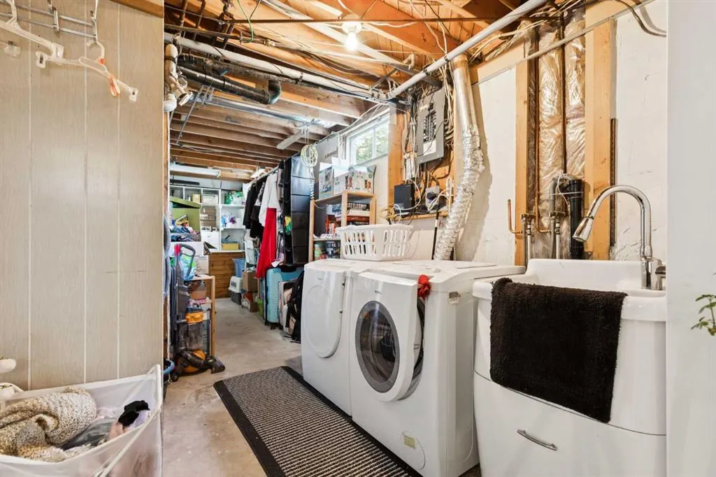 224 CEDARBRAE Crescent SW