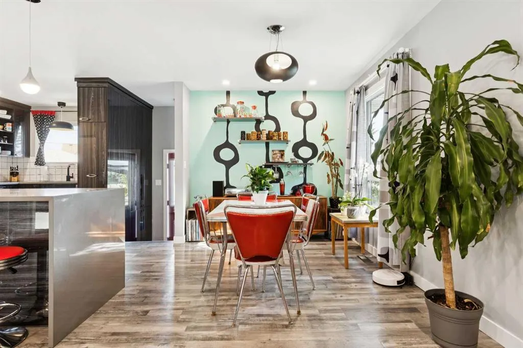 224 CEDARBRAE Crescent SW
