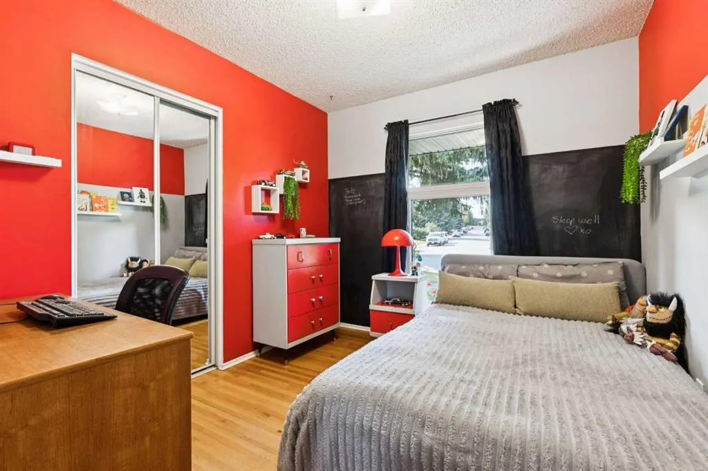 224 CEDARBRAE Crescent SW