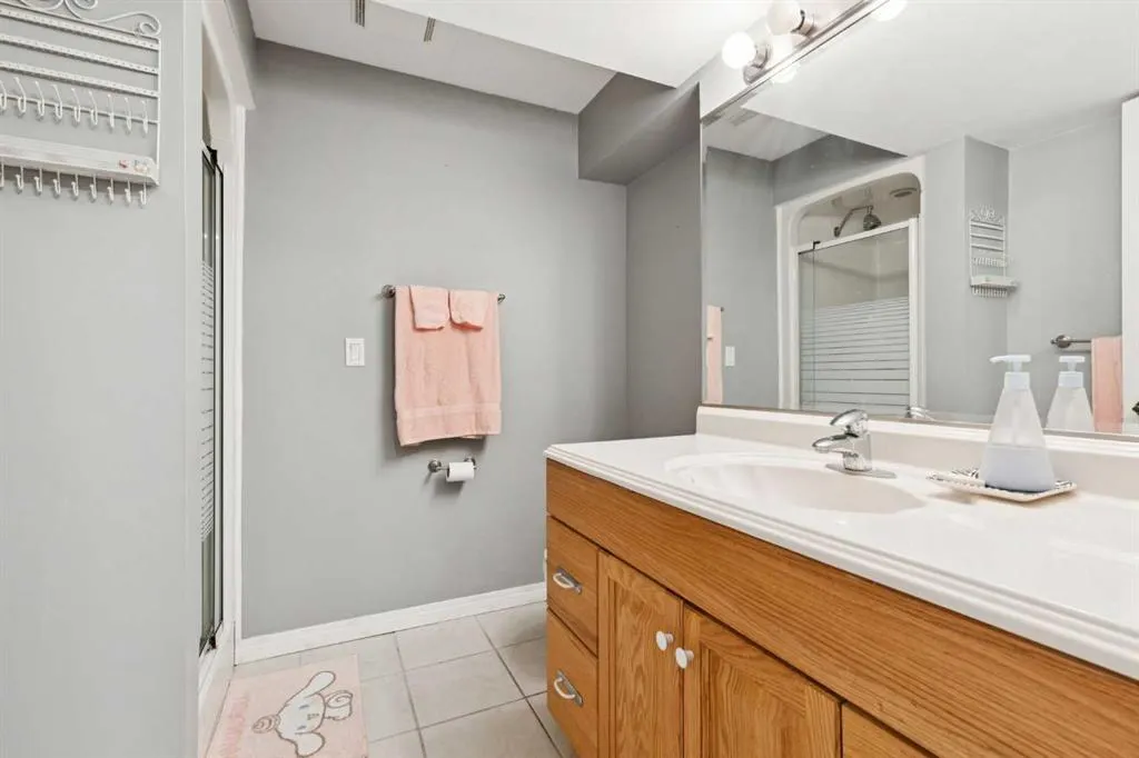 224 CEDARBRAE Crescent SW