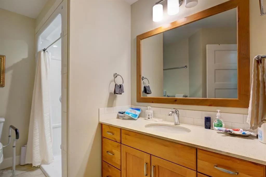 808 Spring Creek Drive, #415