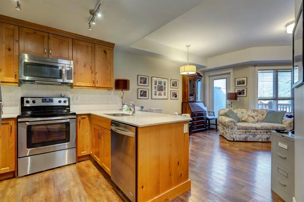 808 Spring Creek Drive, #415