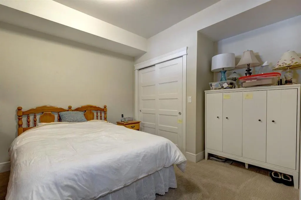 808 Spring Creek Drive, #415