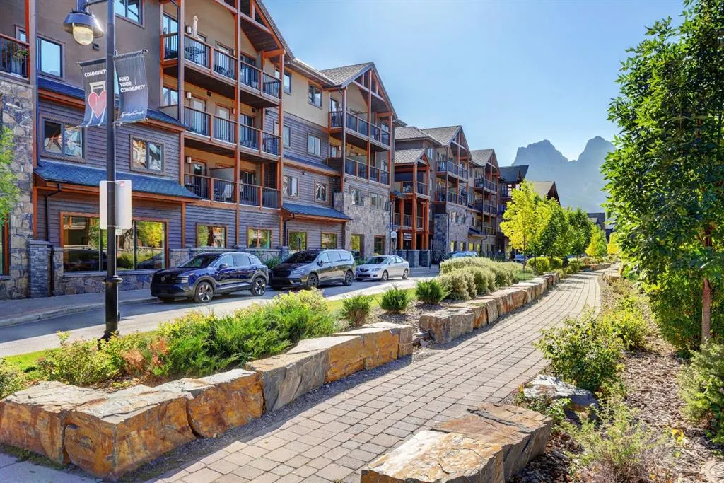 808 Spring Creek Drive, #415