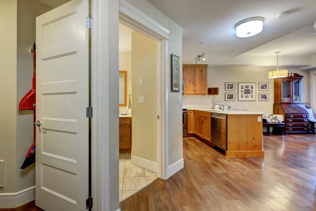808 Spring Creek Drive, #415