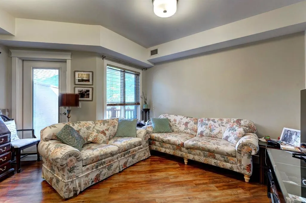 808 Spring Creek Drive, #415