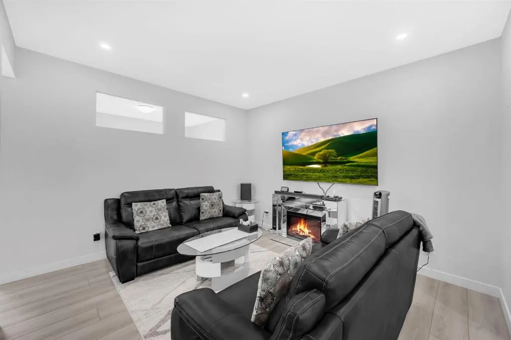 34 Sage Hill Lane NW