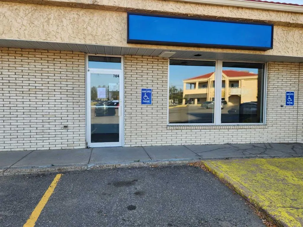 4402 52 Avenue E, #104