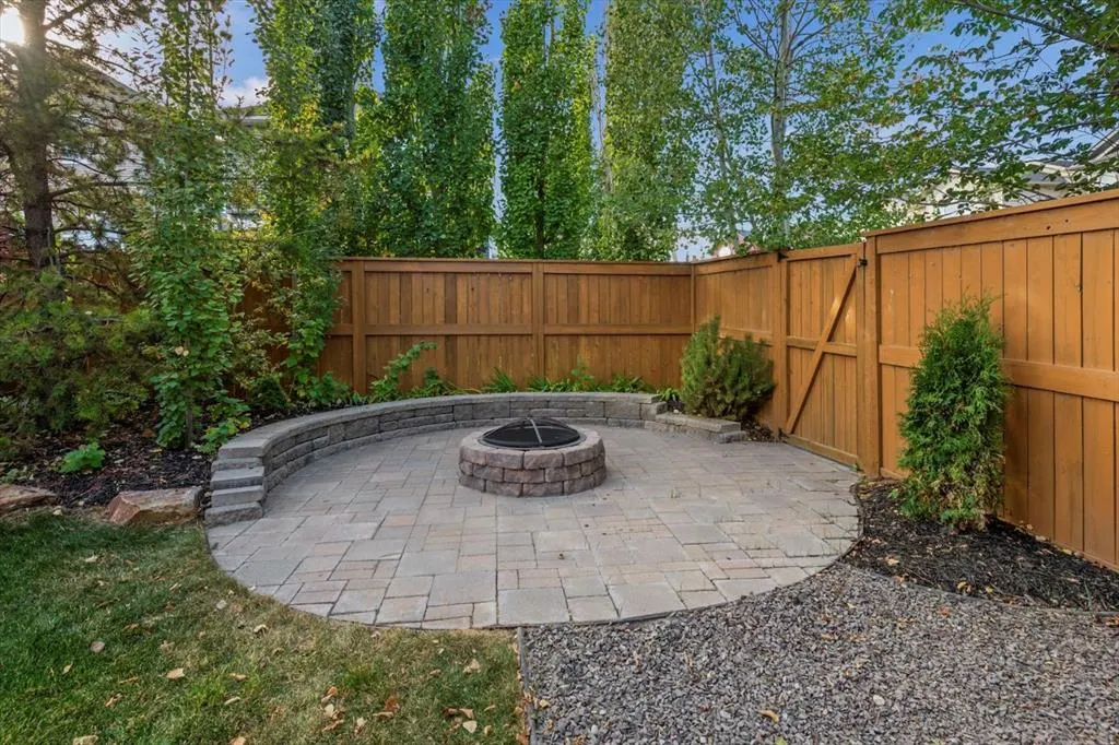 133 Sage Valley Close NW