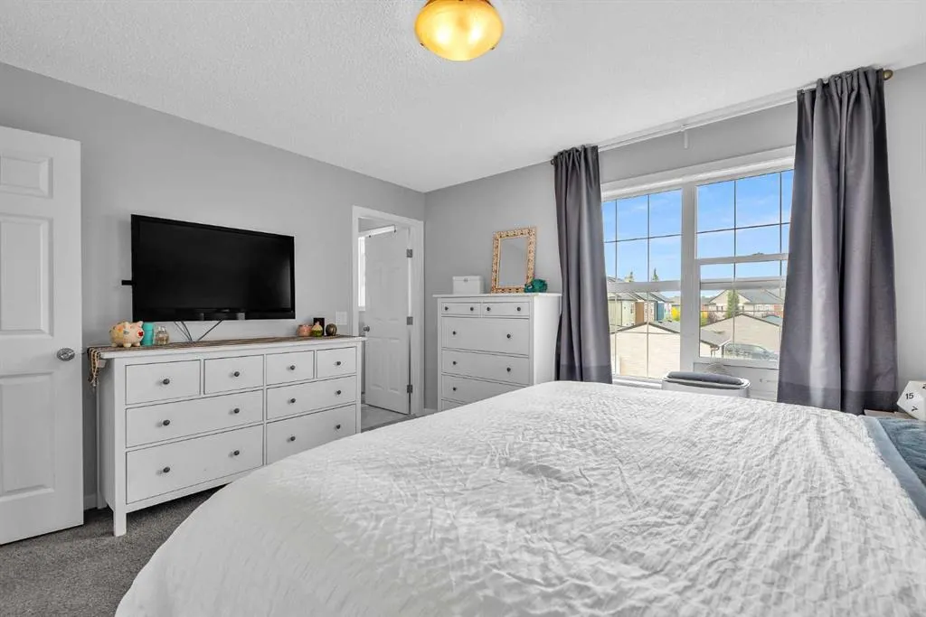 381 Legacy Boulevard SE