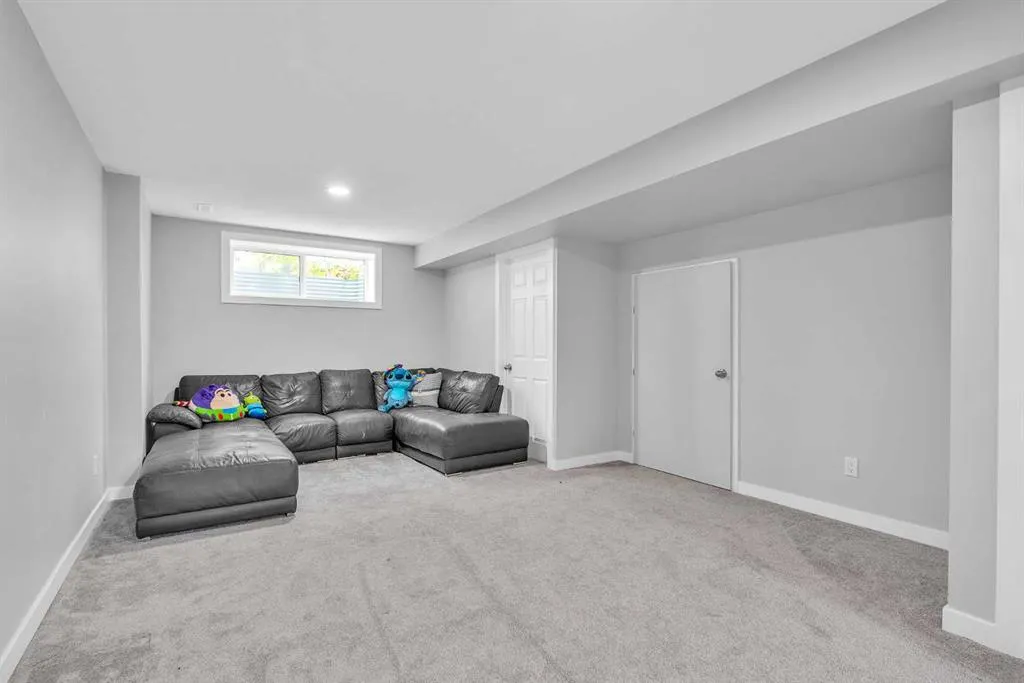 381 Legacy Boulevard SE